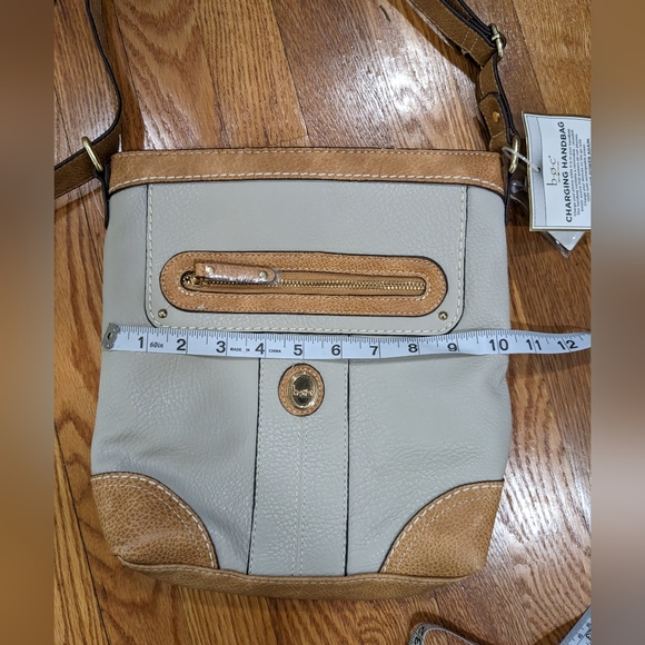 Charging handbag from BOC. Tan with light brown accent. NWT - Picture 7 of 8